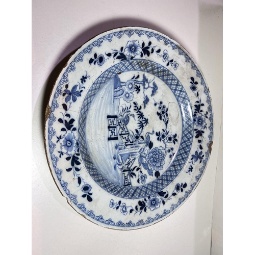 487B - An 18th century tin glazed dish with Chinese style decoration, for import/export, diameter 36cm