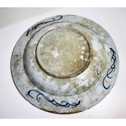 487B - An 18th century tin glazed dish with Chinese style decoration, for import/export, diameter 36cm