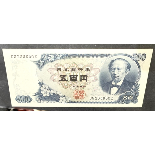 184E - China 10 Yuan 1976, Japan 500 yen 1969