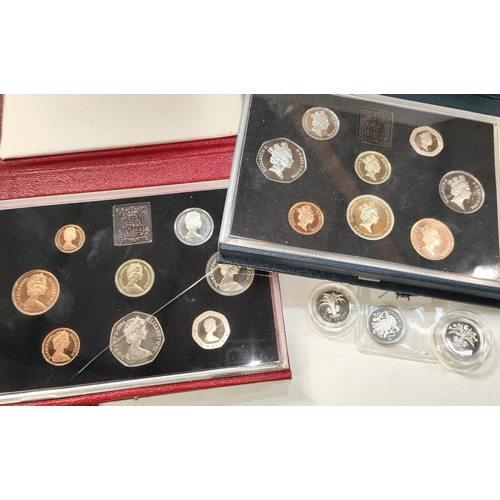 200A - Two proof coin sets 1987 & 1986 (1 case with crack); 3 x £1 silver coins: 1983; 1984 & 1985,... 