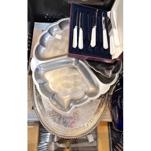 658 - A cutlery canteen; a selection of stainless steel/silver plated cutlery, boxed and loose; etc.