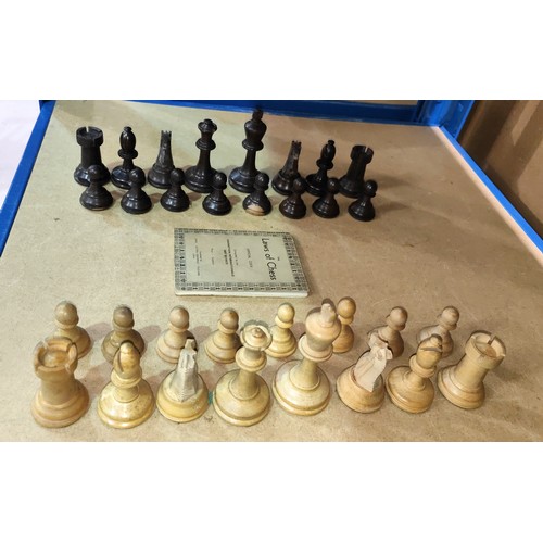 77 - A Staunton style carved wooden chess set with weighted bases, king height 9.5cm