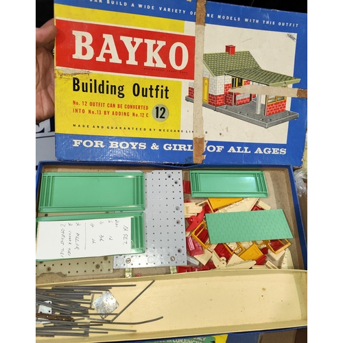 211 - A selection of vintage boxed Bayko and accessories, including a set of No. 4, two sets of No. 2, a s... 