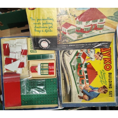 212 - A selection of vintage mainly boxed Bayko sets including two sets of No. 3, two sets of No. 2, a set... 