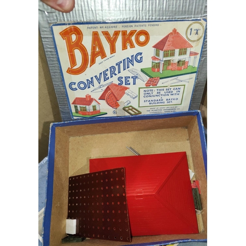 212 - A selection of vintage mainly boxed Bayko sets including two sets of No. 3, two sets of No. 2, a set... 