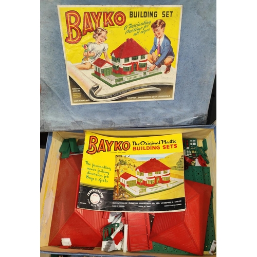 212 - A selection of vintage mainly boxed Bayko sets including two sets of No. 3, two sets of No. 2, a set... 