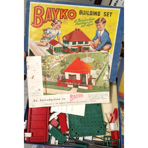 214 - A selection of vintage Bayko mainly in original boxes; a set of No. 0, a set of No. 1, four sets of ... 