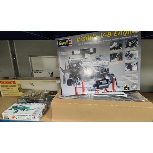 298 - A Revell model kit Visible V-8 Engine 1:4 boxed (packaging inside seems intact) a selection of other... 