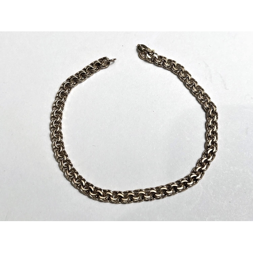 756 - A yellow metal bracelet formed from double links, stamped 333, 9 gms 