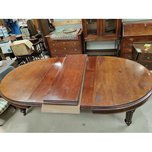 942 - A Victorian mahogany large wind-out dining table on turned flited legs, and castors, 3 spare leaves,... 