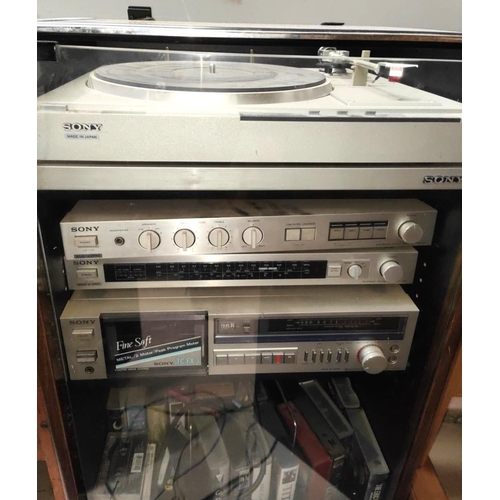 195 - A vintage Sony stacking system with record player, tape player etc and three Sony speakers 