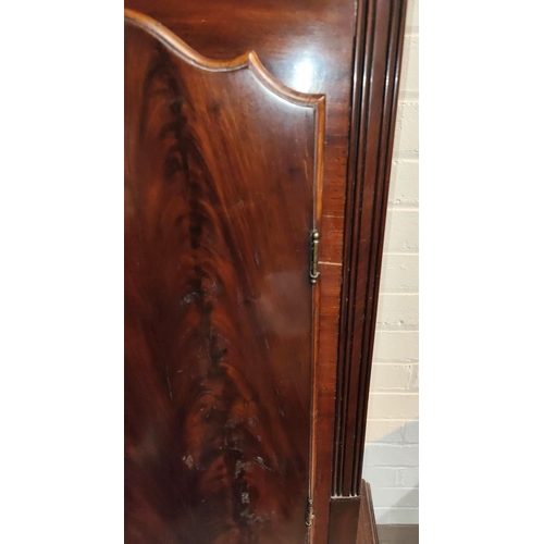 886 - An early 19th century figured mahogany long cased clock, the hood with swan neck pediment and turned... 