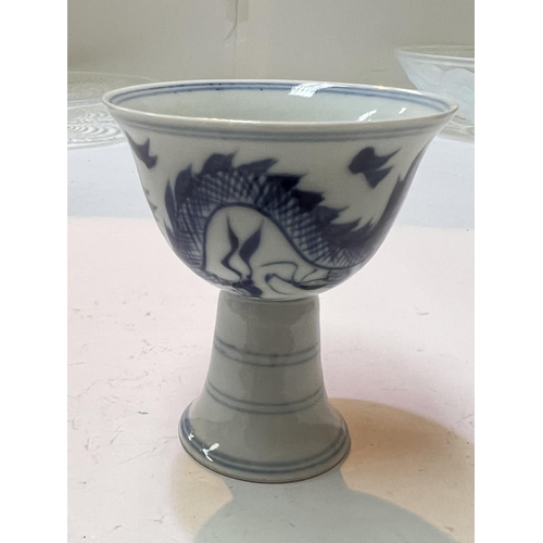 410 - A Chinese blue and white stem cup decorated in underglaze blue with dragon 6 character signature hei... 