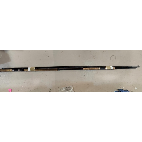 185 - A Daiwa Salmon 15' rod graphite CF98-15; a 2 section graphite rod