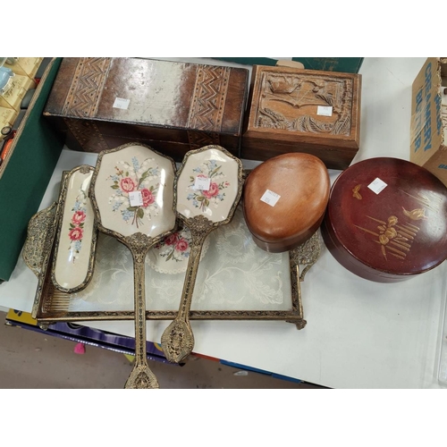 106 - A Victoria mahogany framed dressing table mirror; a gilt dressing table set