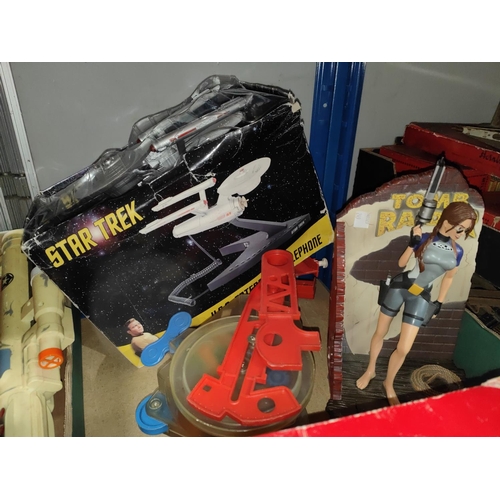 249 - A selection of vintage toys including Star Trek USS Enterprise in original box (box a.f); Dr Who 