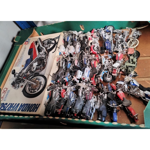 256 - A Honda R-C 30 1/12 scale motorbike kit, boxed; a large quantity of vintage model motorbikes