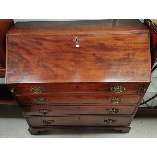 928A - A George III mahogany fall front bureau with fitted interior, 4 graduating drawers with brass drop h... 