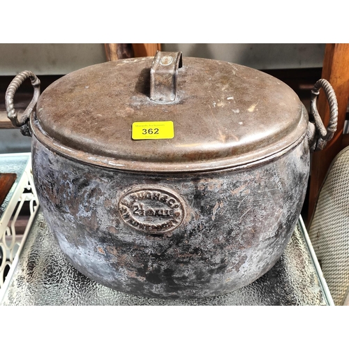 362 - A cast iron Pugh & co Wednesday 2.5 gallon lidded 'Gypsy' camp cook pot 