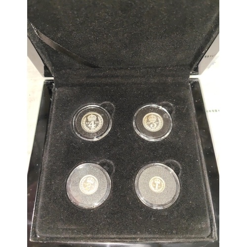 385 - A 2000 Maundy set in presentation case