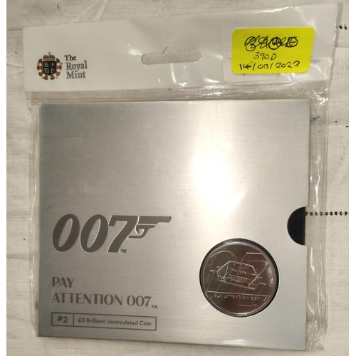 390D - A 'Pay Attention 007' £5 coin in pack