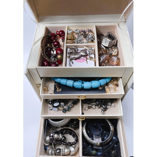 750A - A selection of costume jewellery in jewellery boxes, rings necklaces etc