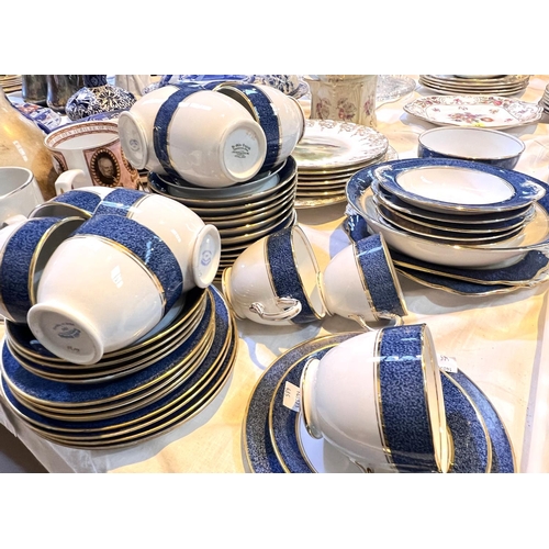 485 - A seven piece part fish service; a Grosvenor china part blue and white tea service