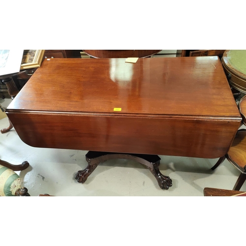 892 - An early 19th century mahogany Pembroke dining table with twin frieze drawers, turned ringed column,... 