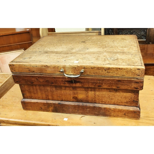 911A - An Edwardian coaching table; a small pine blanket box