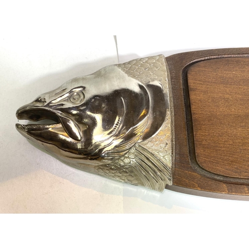 617 - A large Salmon/fish platter/server with fish head and tail and wooden central board, length 89cm