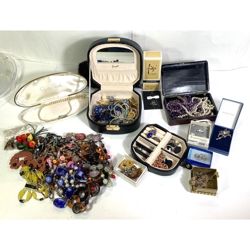 784 - A selection of costume jewellery, rings, necklaces with boxes etc