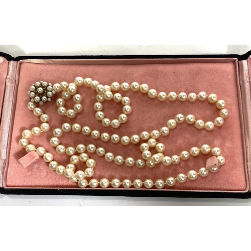 800 - A single strand pearl necklace, the yellow metal clasp set with seed pearls and stamped 9ct