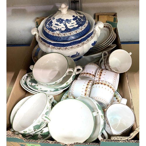 47 - A Real Old Willow soup tureen; Wedgwood green ivy soup cups and saucers; a selection of 'hunting sce... 