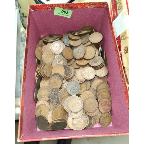 200 - GB:  a quantity of old copper pennies