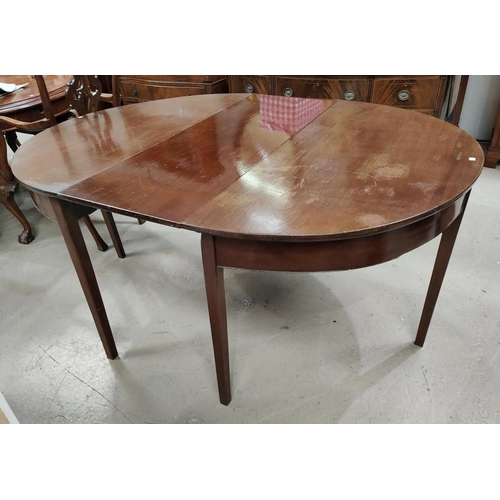 886 - A Georgian mahogany circular dining table formed from 2 demi-lune ends, 1 spare leaf, extended lengt... 