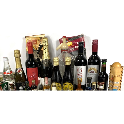 334 - A selection of miniature alcohol, vintage soda syphons and other alcohol related items