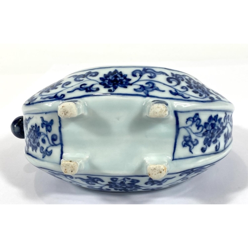 426 - A Chinese blue and white boat shaped 'Pilgrims Flask' decorated with dragon to the body, small bulbo... 