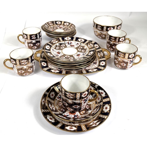 440 - A royal stafford part tea service, Japan pattern, 19 pieces.