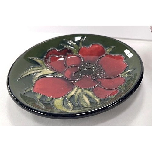 612 - A modern Moorcroft Anemone Tribute coaster designed by Emma Bossons, introduced 2003, diameter 11.5c... 