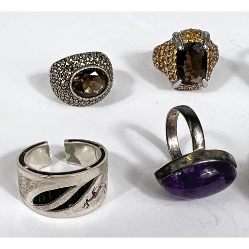 628 - Eight silver rings in a variety of settings and designs, 69.3gm