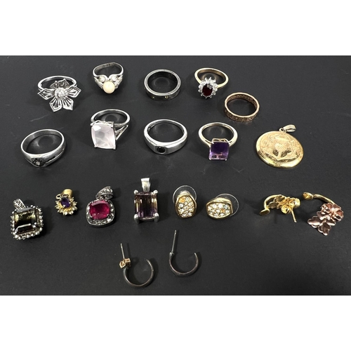 642B - A selection of costume jewellery, rings; a pearl necklace; etc.