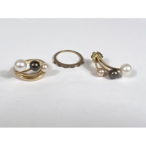 649A - A yellow metal ring set 3 pearls of differing shades; a similar earring, stamped '750', 8.1gm; a yel... 