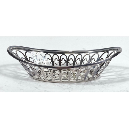 703 - A hallmarked silver boat shaped bonbon dish with pierced sides, Sheffield 1904, 2.5oz/76gm