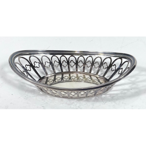 703 - A hallmarked silver boat shaped bonbon dish with pierced sides, Sheffield 1904, 2.5oz/76gm