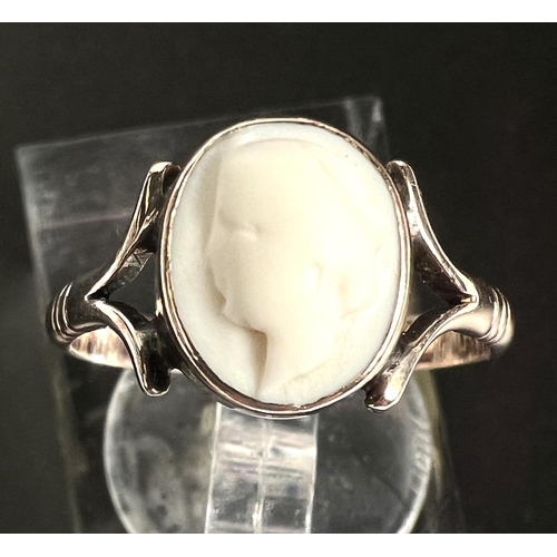 750 - A Victorian cameo set ring stamped 9ct, 3gm