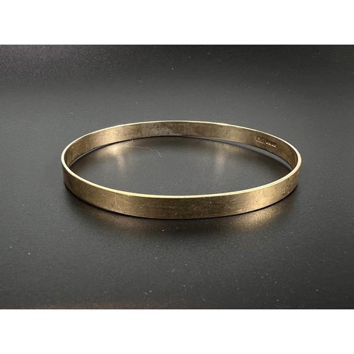 688 - A 9 carat hallmarked gold rigid bangle, 14gm