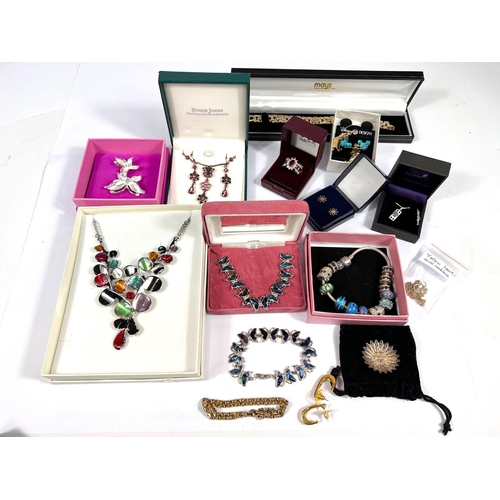 769 - A selection of costume jewellery, boxed including necklaces, bracelets etc