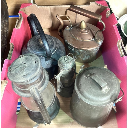 104 - A cast iron camp kettle, copper kettle, a two quart pot and two lamps