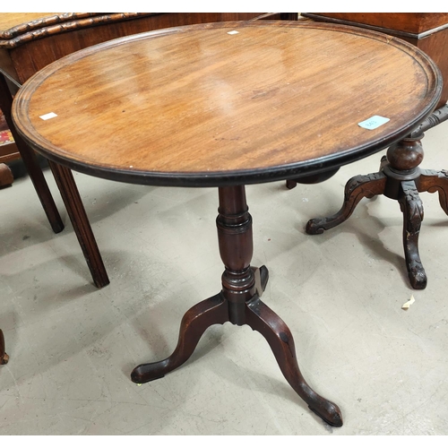 843 - A Georgian Mahogany tilt top tripod occasional table with circular top with raised rim lip, diameter... 