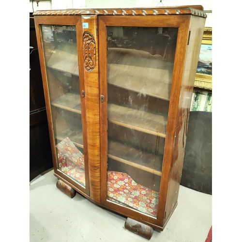 923 - An early to mid 20th century two door display cabinet with carved detail, 91x126cm